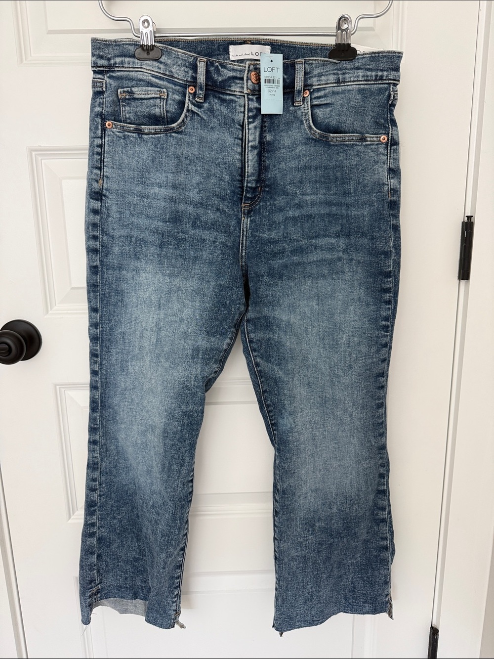 LOFT The Kick Crop Jeans in Faded Blue Denim Size 32P/14P